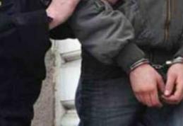 Patru tineri bănuiţi că au tâlhărit un bătrân în vârstă de 82 de ani, reţinuţi de poliţişti