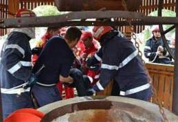  Bărbat salvat dintr-o fântână de pompierii voluntari şi militari din Dorohoi