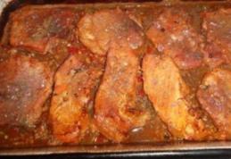 Friptură de porc cu sos de vin roșu