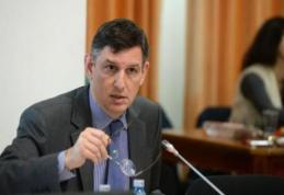 Vicepremierul, la un pas de accident. Costin Borc era să lovească o maşină