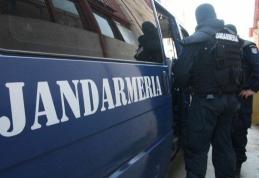 Şmecheria costă! „S-a înarmat” cu o bărdiţă şi ameninţa trecătorii, iar acum riscă să plătească cu închisoarea