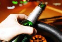 Depistaţi în trafic la volanul maşinii, deşi se aflau sub influenţa alcoolului