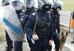 Activitate practică a jandarmilor pe Stadionul municipal Botoşani - FOTO
