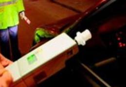 Beat criţă s-a urcat la volanul maşinii fără să se gândească ca ar putea fi oprit în trafic de poliţişti