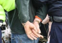 Percheziții la locuinţa unui bărbat bănuit de comiterea mai multor infracţiuni de furt