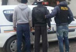 Tineri bănuiţi de comiterea unor furturi, identificaţi de poliţişti