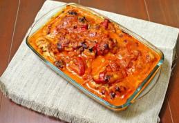 Pui la tigaie cu roșii și usturoi