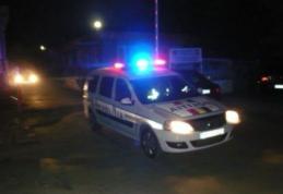 Cu permis de nici o săptămână s-a urcat băut la volan și a intrat cu mașina într-un cap de pod