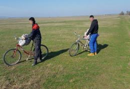 Ţigări de contrabandă transportate cu bicicleta - FOTO