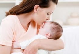 Veste bună pentru mame! Legea indemnizației pe doi ani a trecut de Comisia pentru muncă