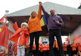 „Toţi oamenii preşedintelui” se toarnă la DNA. „Blonda supremă” a picat prima!