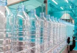 Alertă! Apă plată cu microbi, în supermarket. Vezi mărcile retrase