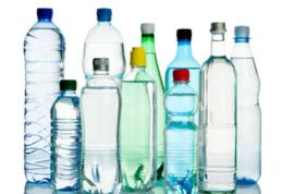 Anunţul făcut de Protecţia Consumatorilor, despre apa din supermarket „Controalele la apă continuă”