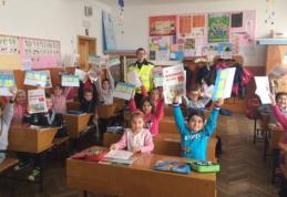 Poliţiştii botoşăneni alături de copii, în „şcoala siguranţei tedi”