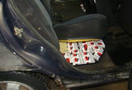 Ţigări ascunse în spatele scaunelor unui autoturism, descoperite la frontieră