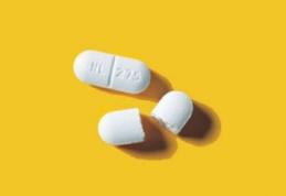 De ce nu este recomandat să rupi pastilele în jumătate. Renunţă acum la acest obicei!