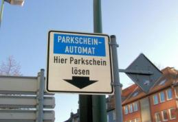 Doi români încătușați, fiindcă au spart automate de parcare în Germania