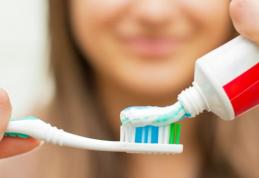 Cât de multă pastă se pune pe periuţa de dinţi? Mult mai puţin decât crezi