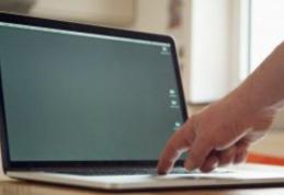 Lăsaţi laptopul în stand by? Motivul pentru care trebuie să îi daţi restart acum