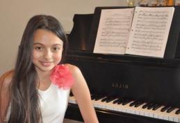 Își donează premiile de mii de dolari! La doar 13 ani, Laura Bretan, „Vocea” de la „Românii au talent”, îmbină perfect arta și caritatea la Chicago