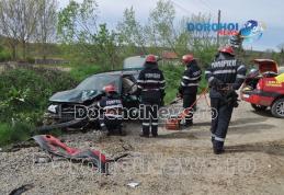 Accident GRAV de circulație cu două victime la Pădureni după coliziunea frontală a două autoturisme - VIDEO / FOTO