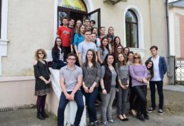 Voluntarii B-Right în Centrul de Tineret Botoşani - FOTO