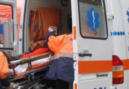 Angajat al unei societăți din Botoșani a ajuns la spital după ce a căzut dintr-o remorcă