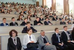 Prefectul Dan Nechifor a deschis Conferinţa „Botoşani Model United Nations” - FOTO
