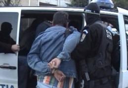 Cei doi frați care s-au bătut cu săbii şi bâte într-un bar din Botoșani au fost reținuți