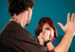 Violenţă în familie: După o discuţie în contradictoriu i-a spart capul soției