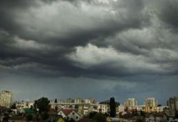 ATENȚIE dorohoieni! Cod galben de furtună şi grindină. A început! Care sunt zonele vizate!