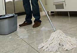 De ce este periculos spălatul pe jos cu clor