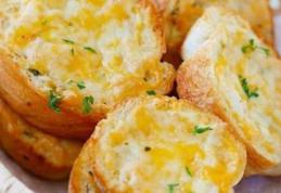 Bruschete cu parmezan şi usturoi