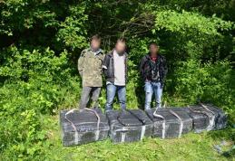 Trei tineri cercetaţi de poliţiştii de frontieră pentru contrabandă cu ţigări - FOTO