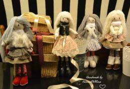 Afacere din joacă: o mamă şi fiicele ei s-au apucat să facă păpuşi, apoi li s-a dus vestea pe trei continente