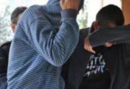 Doi tineri reținuți la Botoșani pentru comiterea mai multor furturi din autoturisme