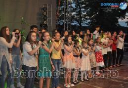 Acorduri de muzică folk și muzică ușoară la Zilele Copilului Dorohoi 2016 – FOTO