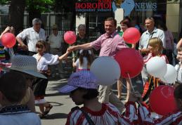 [VIDEO][FOTO] Primarul Dorin Alexandrescu alaturi de copii de ziua lor – „TE IUBESC DOROHOI!”