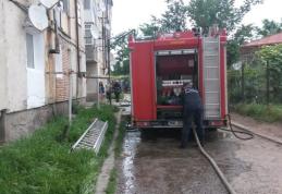 Panică într-un bloc de garsoniere. 20 de oameni evacuați de pompieri!