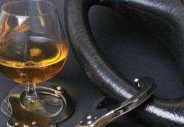 Inconștiență în trafic! Un botoșănean s-a urcat la volan beat criță și a lovit o mașină parcată