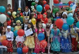 Lume de poveste creată de „Parada costumelor de basm” la „Zilele Copilului” Dorohoi 2016 - FOTO