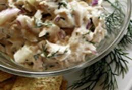 Salată de pui cu sos de lapte bătut 