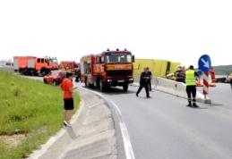 Accident grav cu patru morți și peste 20 de răniți, majoritatea copii, după ce un autocar s-a răsturnat