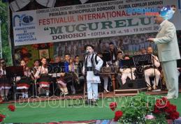 Festivalul „Mugurelul” 2016: Folclorul a „biruit” vremea nefavorabilă la Dorohoi – FOTO