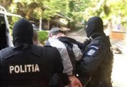 Mandat pus în executare de poliţişti pentru instigare la contrabandă