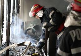 Locatarii unui bloc din Botoșani, evacuaţi după ce într-un apartament a izbucnit un incendiu