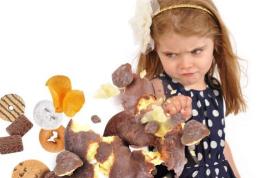 Cât de des ar trebui să-i dai copilului dulciuri și când e cazul să-l trimiți într-o tabără de slăbit