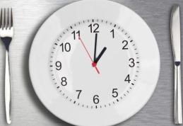 Ora la care mănânci este mai importantă decât ceea ce mănânci