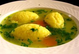 Supă cu găluște pufoase