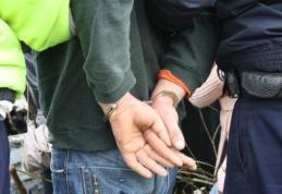 Metoda „colii de hârtie”, ultima modă printre hoţii care acţionează în plin sezon estival